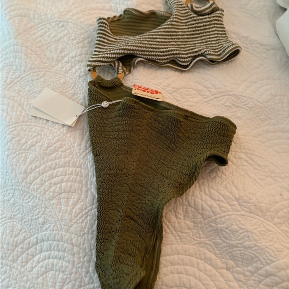 Striped One-Shoulder Bikini Set - Picture 4 of 11